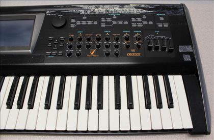 Roland-V Synth with 4GB card